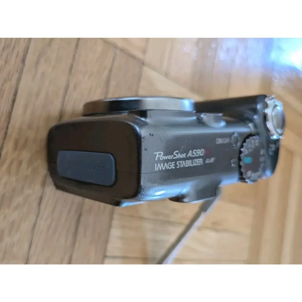Canon PowerShot A590 IS Gray 8MP Digital Camera Box Card Tested Works PC1263